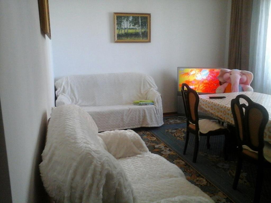 Apartamento Kaldyakova Astaná Habitación foto